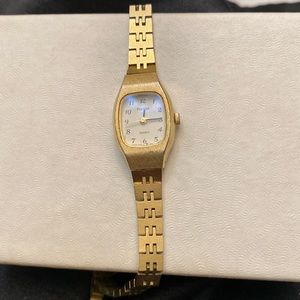 Beautiful gold Pulsar watch with extender